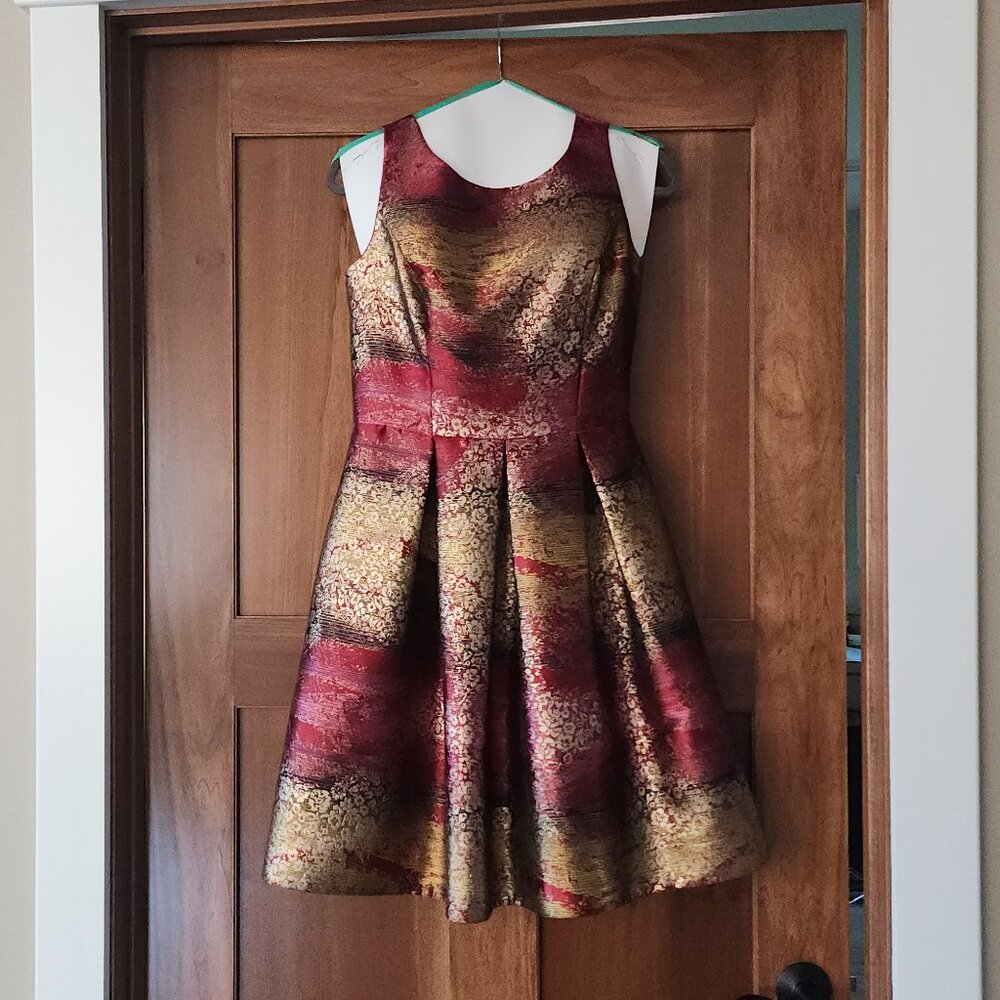 Nicole Miller Cocktail dress, size 8, metallic jacquard print